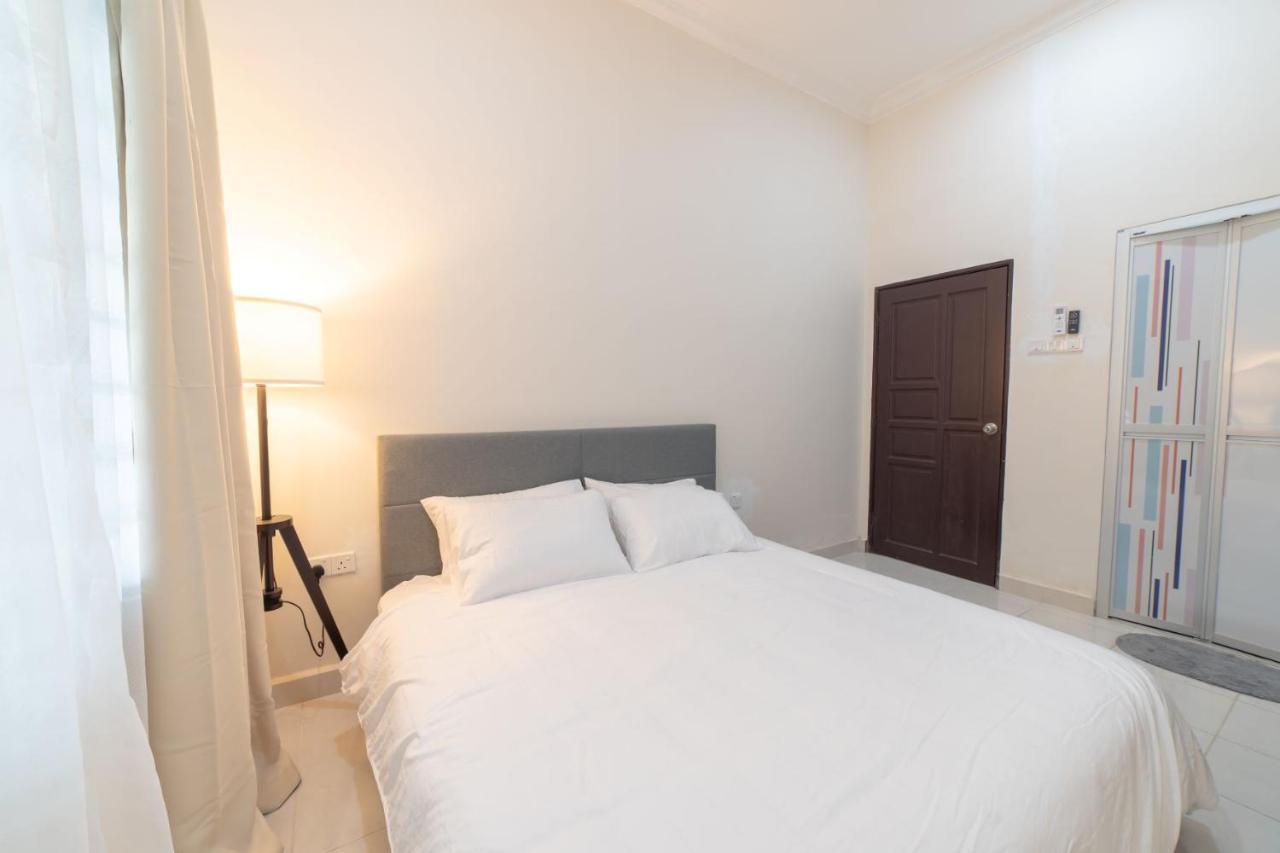 Hilmera Guesthouse Kuantan Kültér fotó